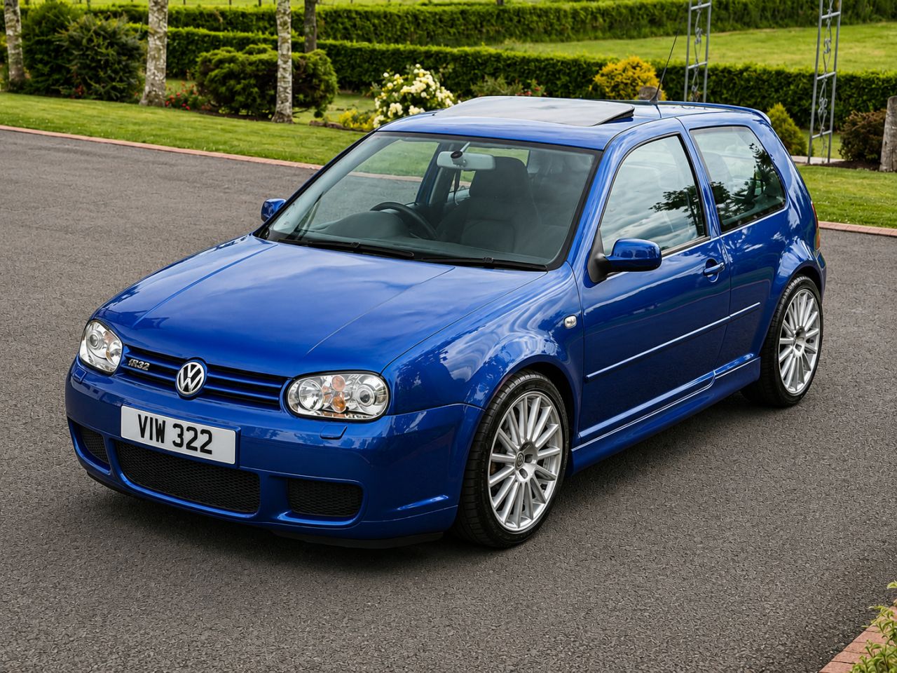 2003 VOLKSWAGEN GOLF 3.2 R32 Hatchback 3dr Petrol Manual (276 g/km, 240 bhp) - vehicle photo 2 for sale on PureCar