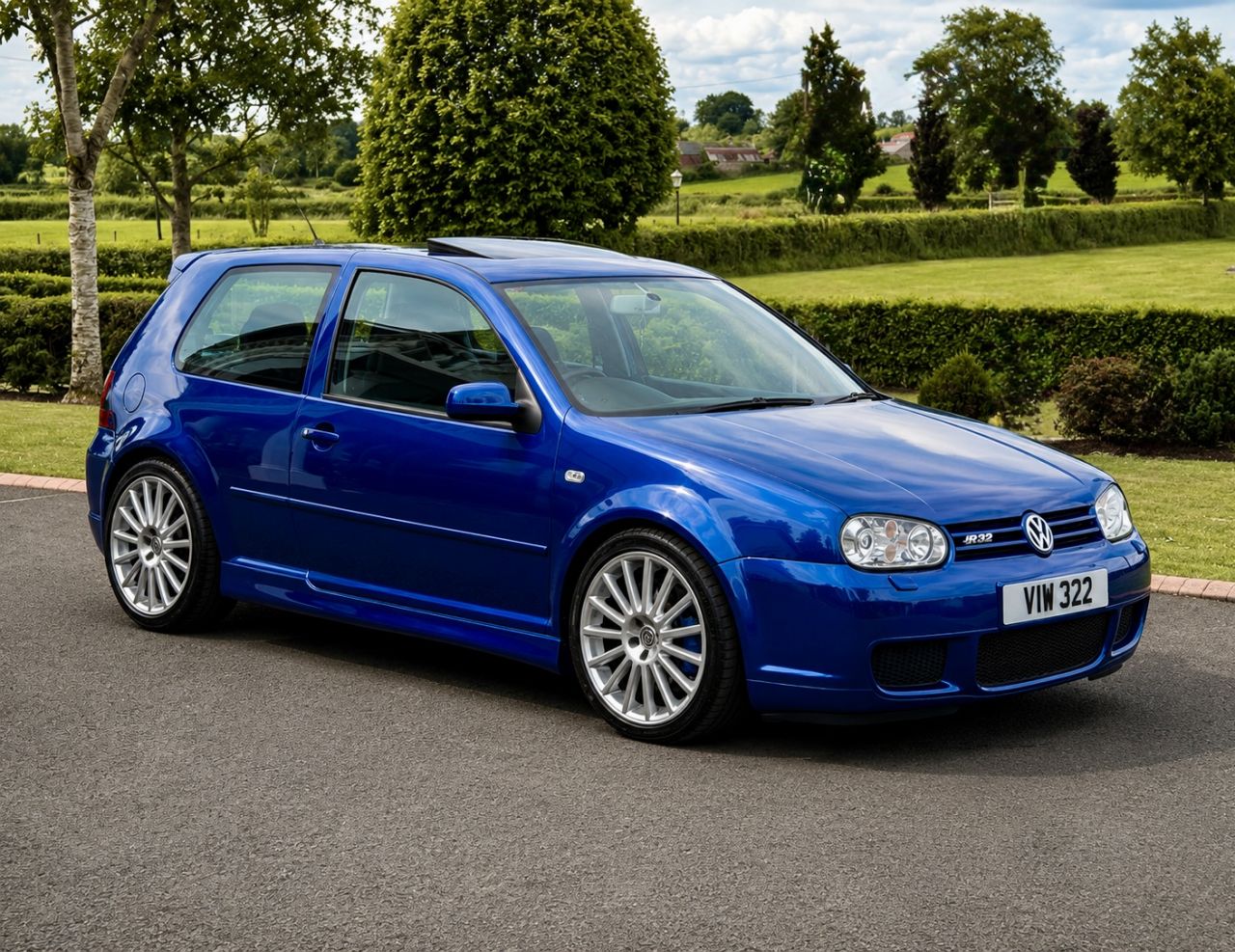 2003 VOLKSWAGEN GOLF 3.2 R32 Hatchback 3dr Petrol Manual (276 g/km, 240 bhp) - vehicle photo 11 for sale on PureCar
