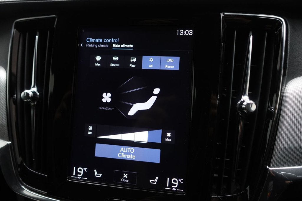 2019 Volvo S90 — image 17