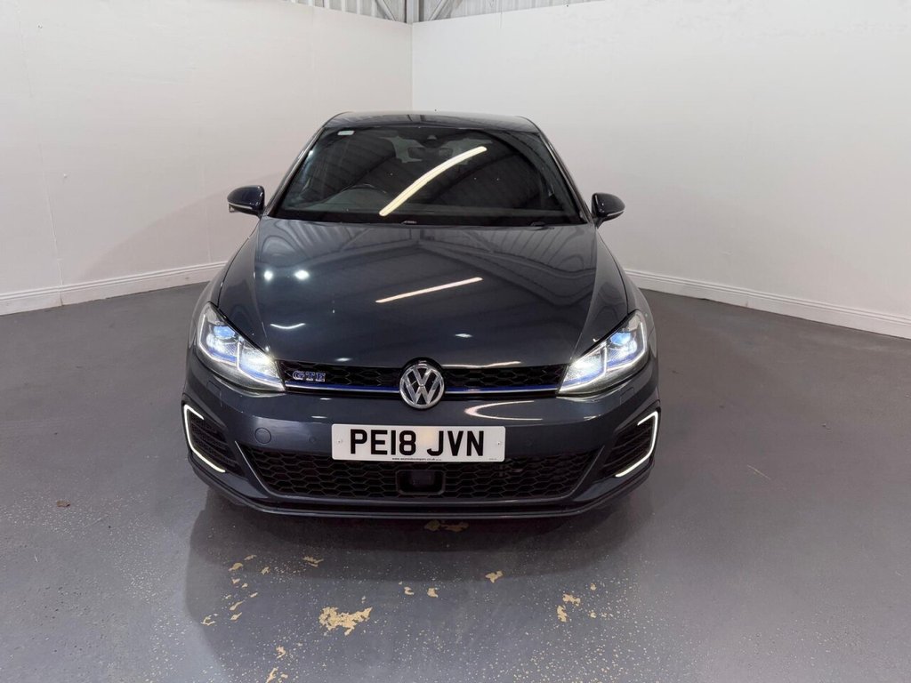 2018 Volkswagen Golf — image 2