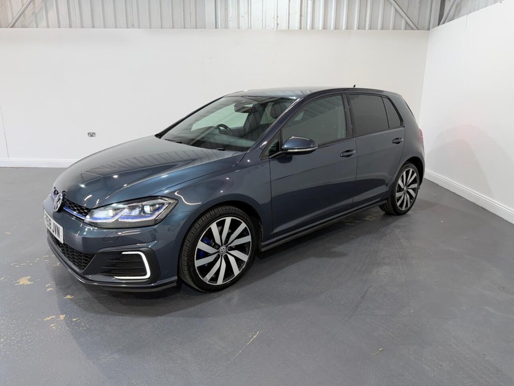 2018 Volkswagen Golf — image 3