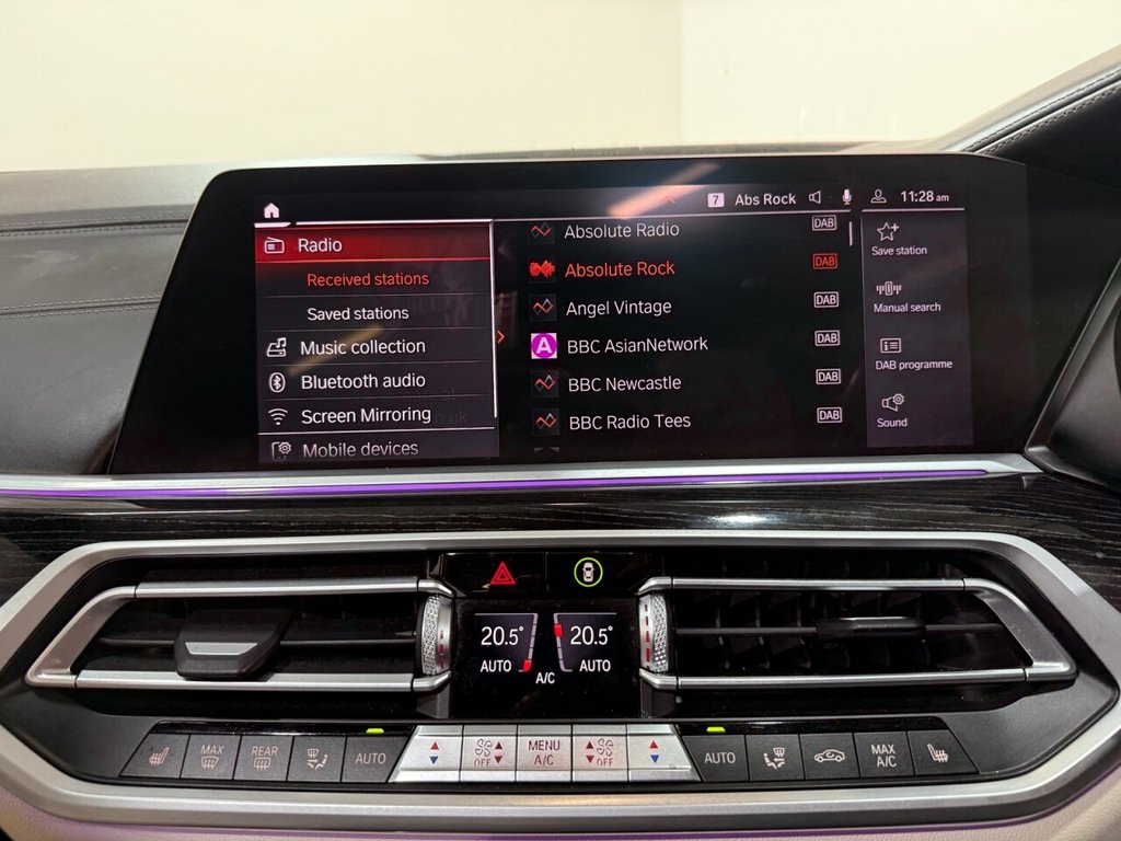 2020 BMW X7 — image 10