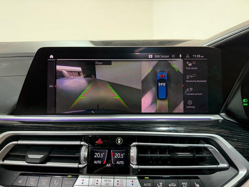 2020 BMW X7 — image 11