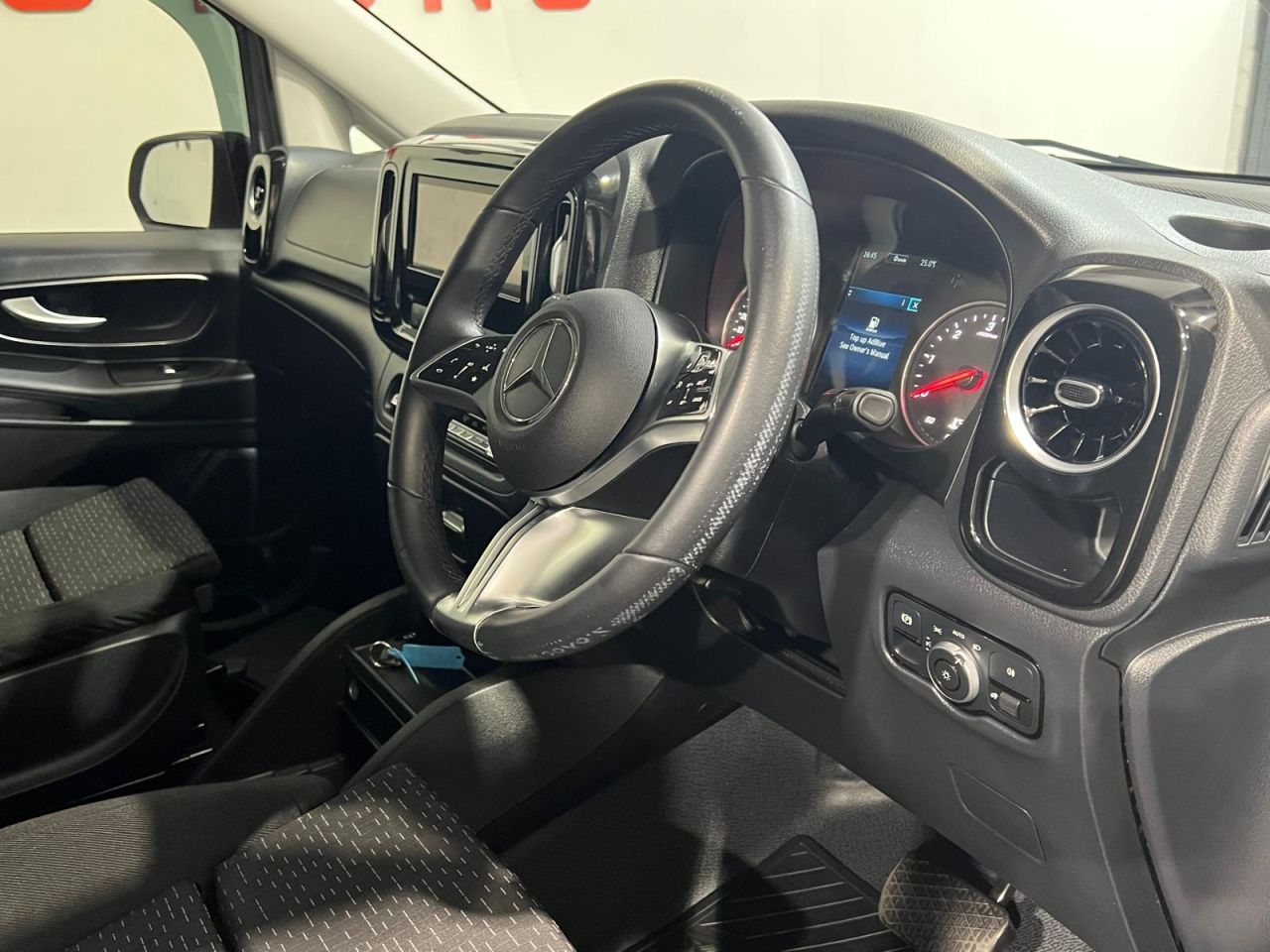 2025 MERCEDES VITO 2.0 119 CDI SELECT Crew Van Double Cab 5dr Diesel G-Tronic RWD L2 Euro 6 (s - vehicle photo 4 for sale on PureCar