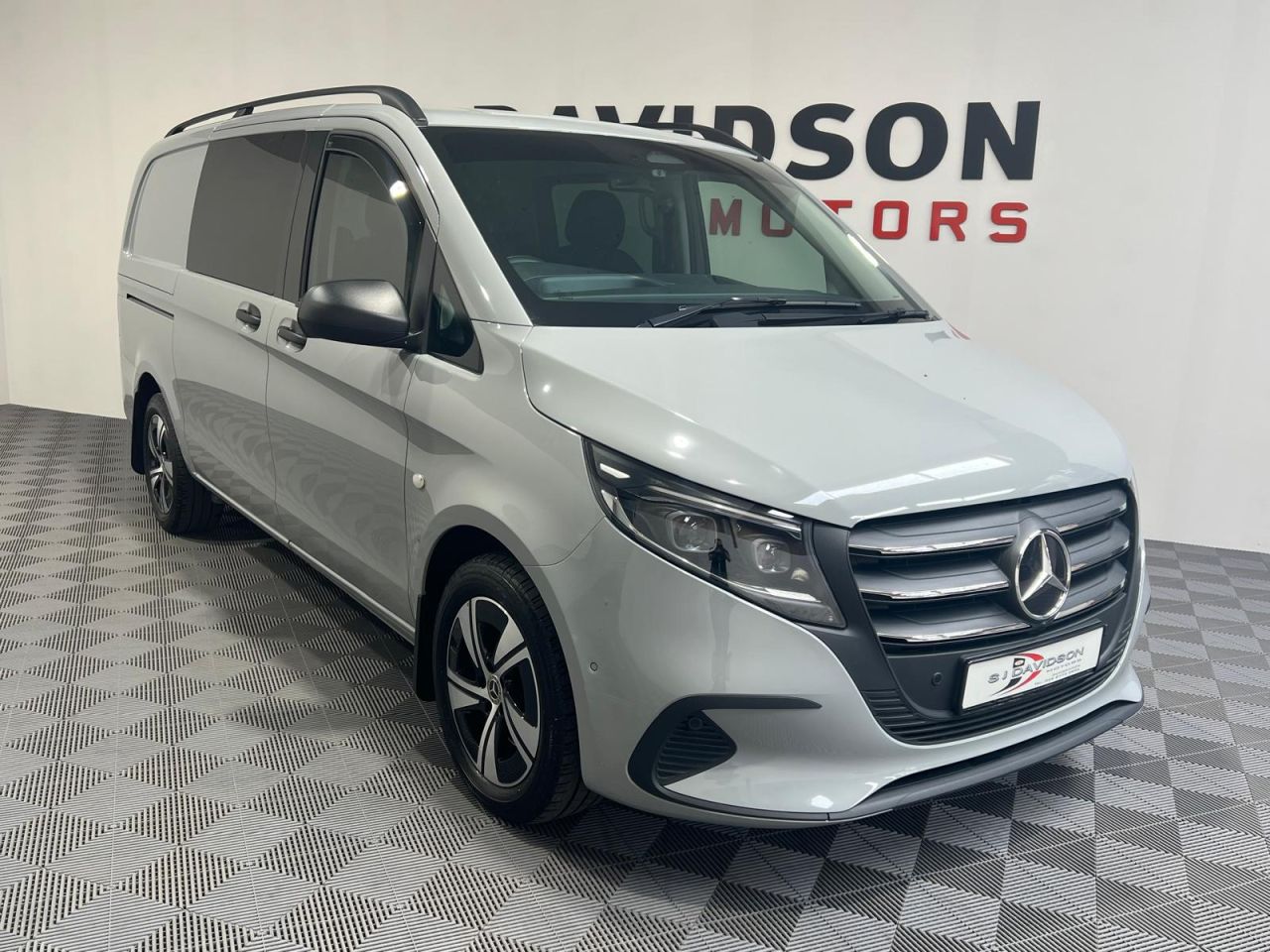 2025 MERCEDES VITO 2.0 119 CDI SELECT Crew Van Double Cab 5dr Diesel G-Tronic RWD L2 Euro 6 (s - vehicle photo 2 for sale on PureCar