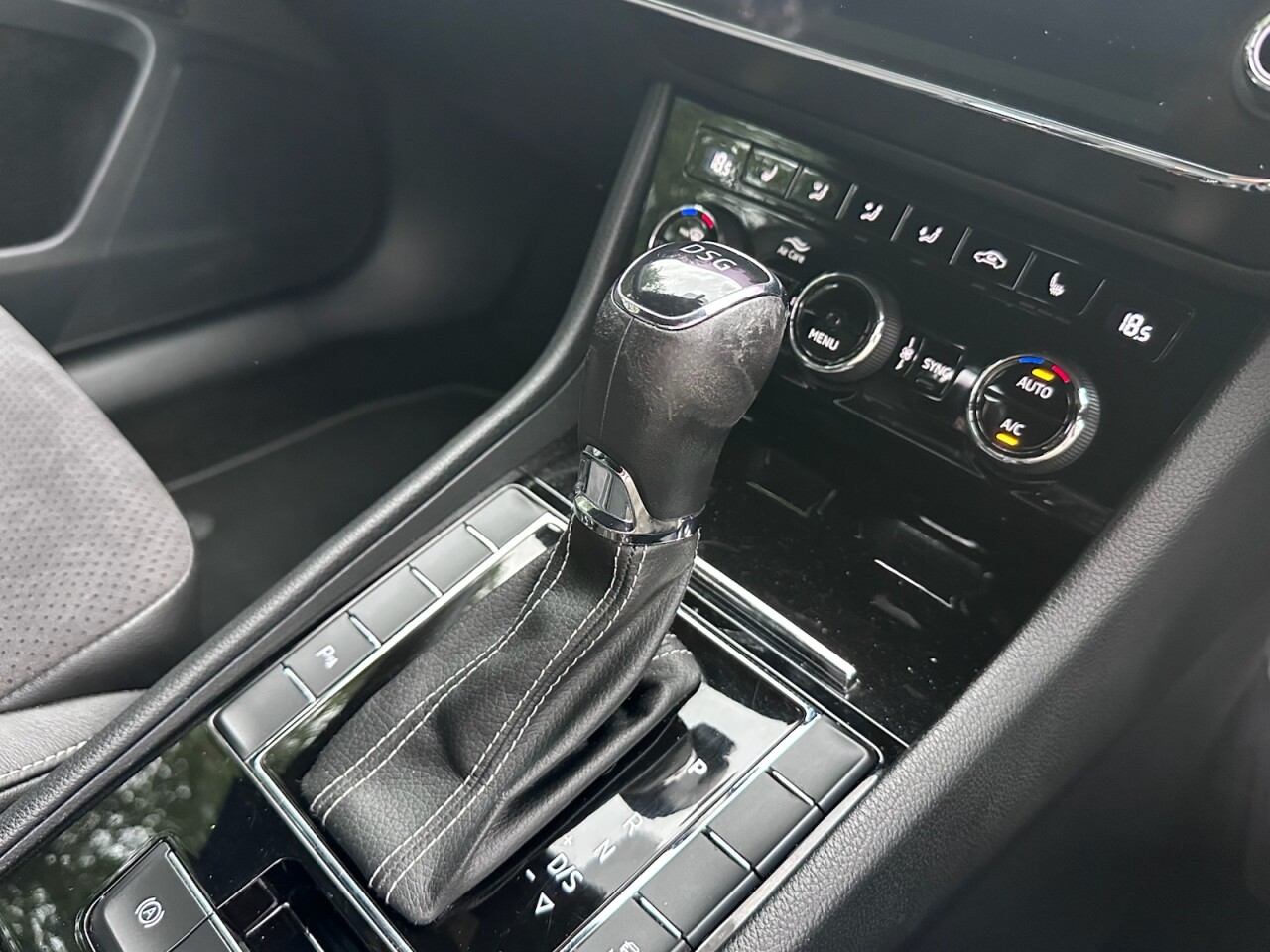 2019 SKODA SUPERB 2.0 TDI SportLine Hatchback 5dr Diesel DSG Euro 6 (s/s) (150 ps) - vehicle photo 12 for sale on PureCar