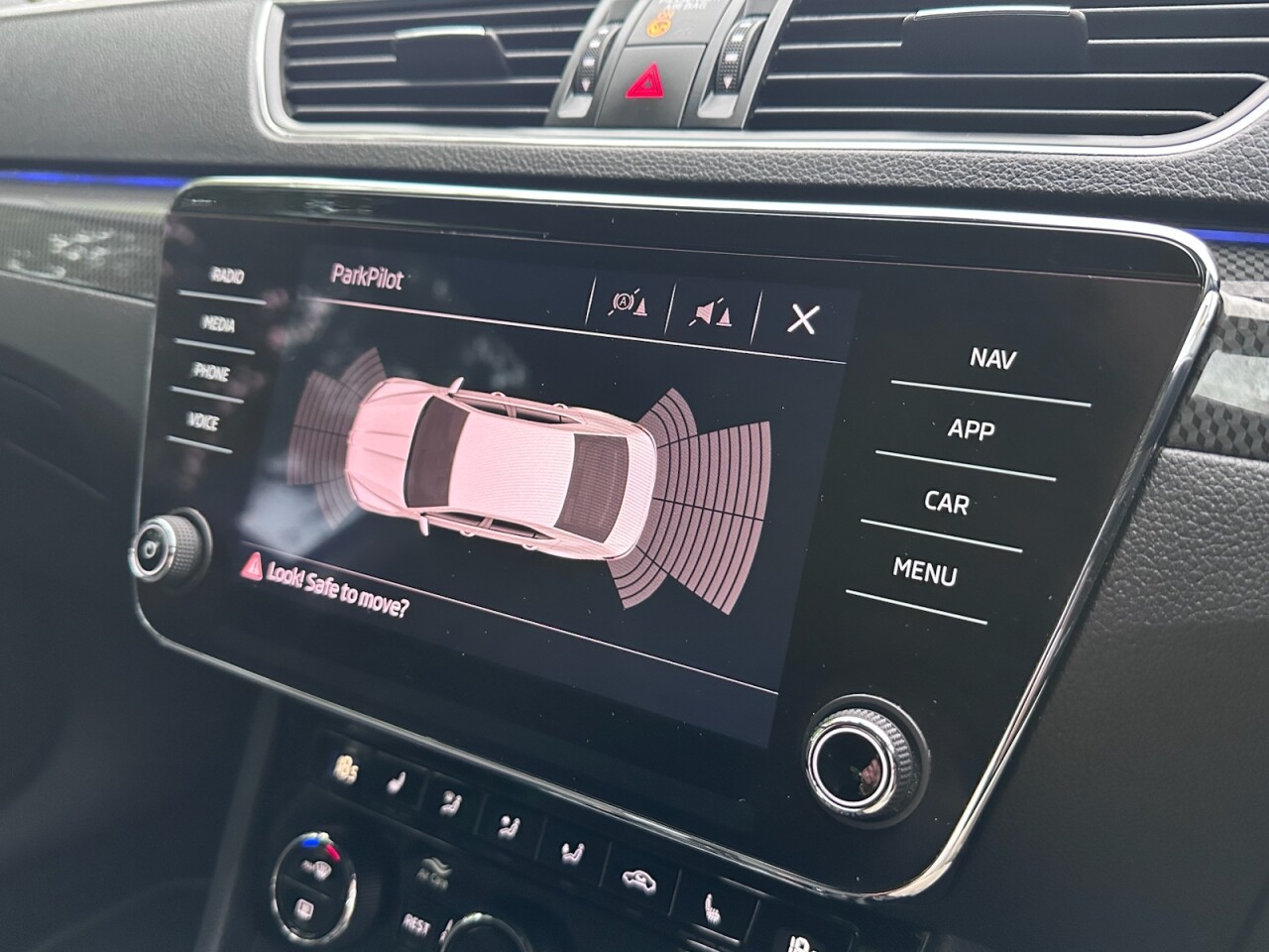 2019 SKODA SUPERB 2.0 TDI SportLine Hatchback 5dr Diesel DSG Euro 6 (s/s) (150 ps) - vehicle photo 13 for sale on PureCar