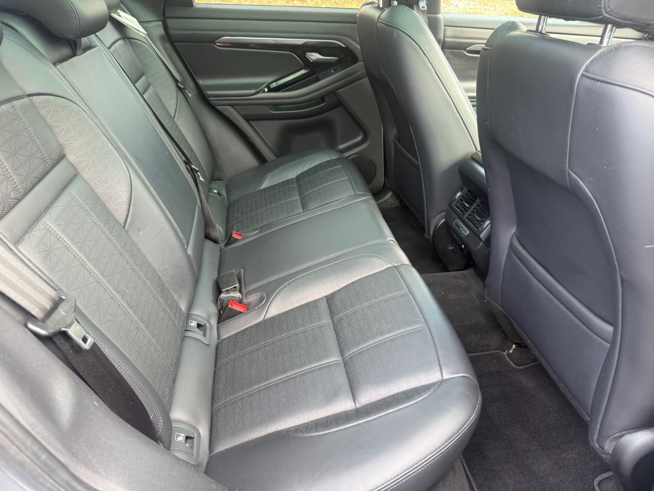 2020 LAND ROVER RANGE ROVER EVOQUE 2.0 D180 R-Dynamic HSE SUV 5dr Diesel Auto 4WD Euro 6 (s/s) (180 ps) - vehicle photo 16 for sale on PureCar