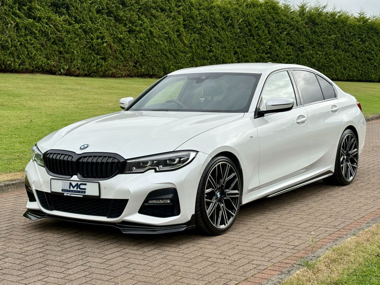 2020 BMW 3 SERIES 2.0 320d MHT M Sport Saloon 4dr Diesel Hybrid Auto Euro 6 (s/s) (190 ps) - vehicle photo 2 for sale on PureCar