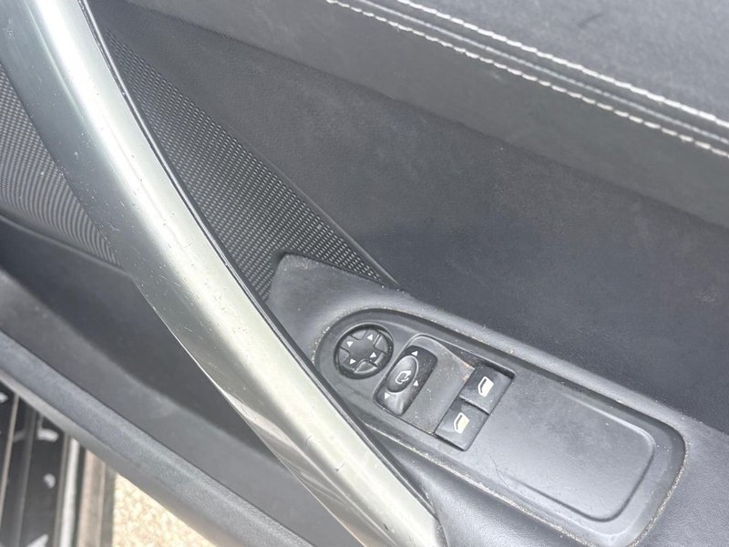 2012 Peugeot RCZ in black — photo 11 of 12