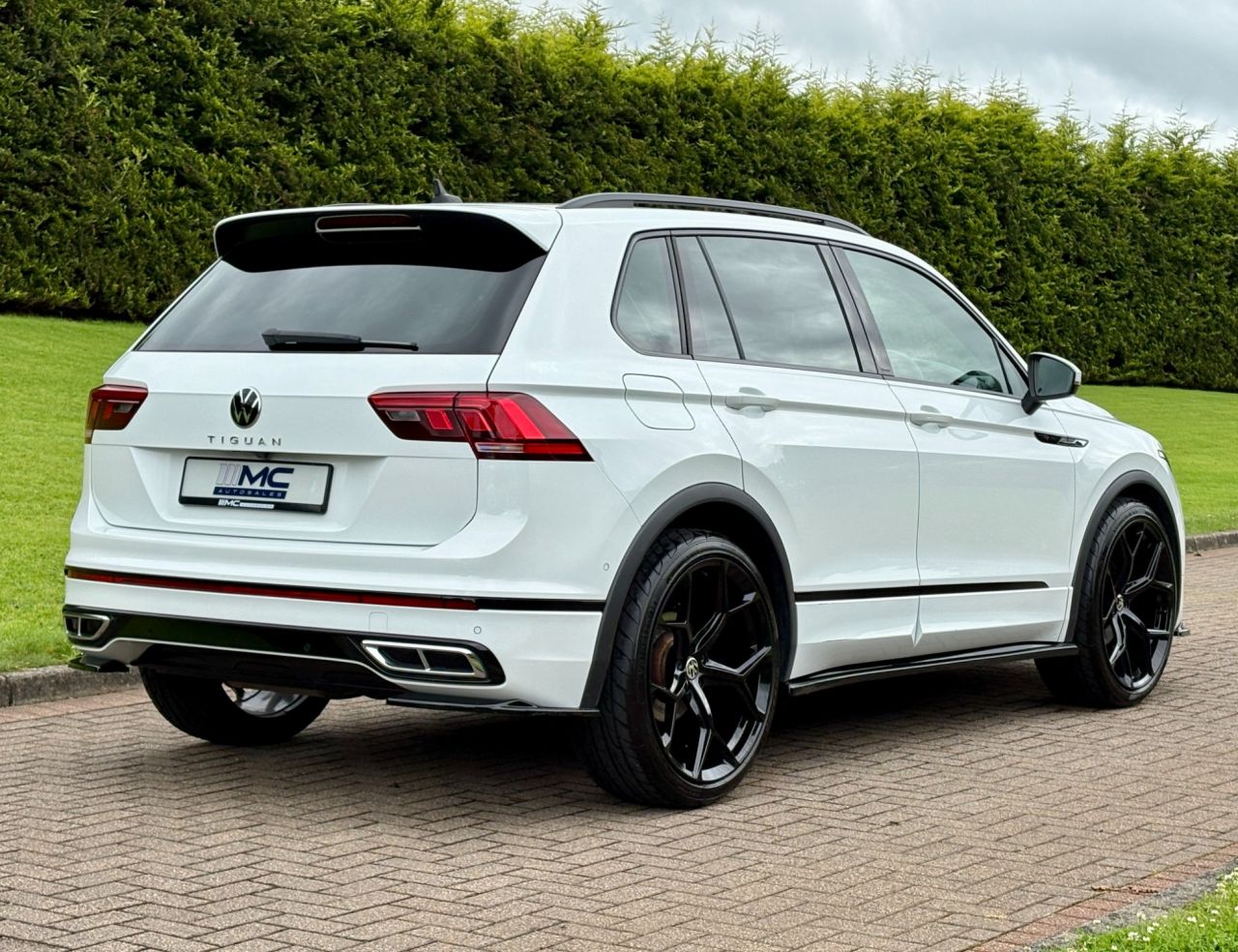 2022 VOLKSWAGEN TIGUAN 2.0 TDI R-Line SUV 5dr Diesel DSG Euro 6 (s/s) (150 ps) - vehicle photo 3 for sale on PureCar