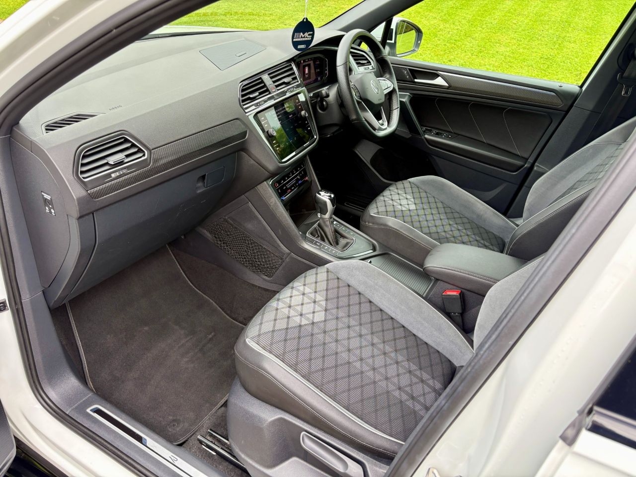 2022 VOLKSWAGEN TIGUAN 2.0 TDI R-Line SUV 5dr Diesel DSG Euro 6 (s/s) (150 ps) - vehicle photo 11 for sale on PureCar