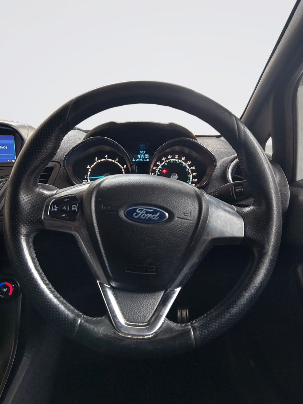 2016 Ford Fiesta — image 14