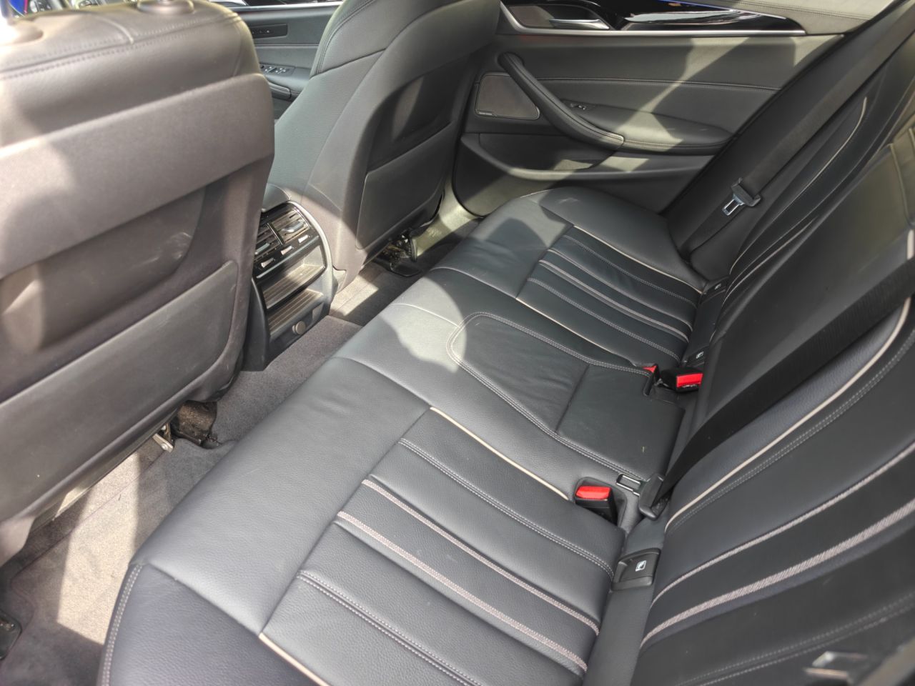 2019 BMW 5 SERIES 3.0 530d M Sport Saloon 4dr Diesel Auto xDrive Euro 6 (s/s) (265 ps) - vehicle photo 14 for sale on PureCar