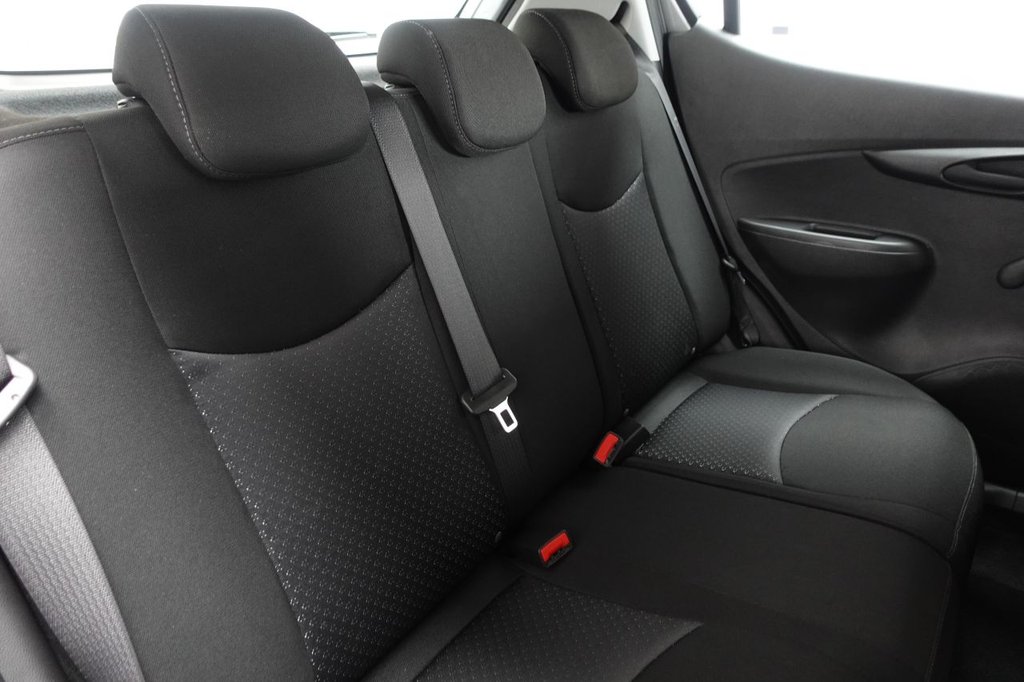 2018 Vauxhall Viva — image 10