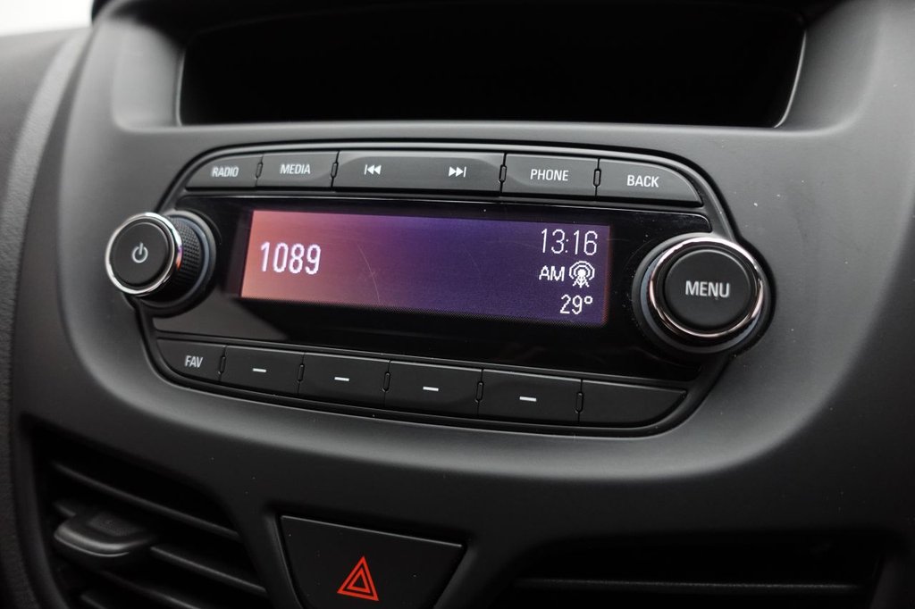 2018 Vauxhall Viva — image 12