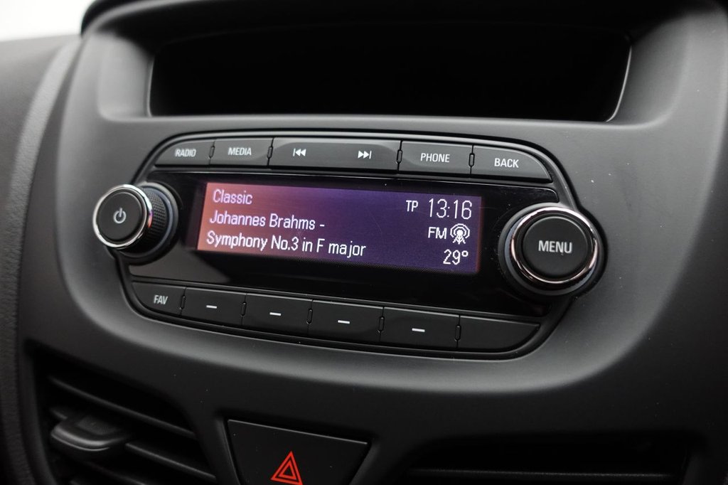 2018 Vauxhall Viva — image 2
