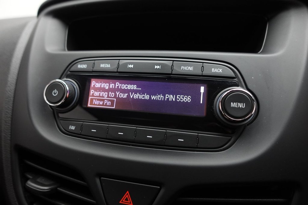 2018 Vauxhall Viva — image 13