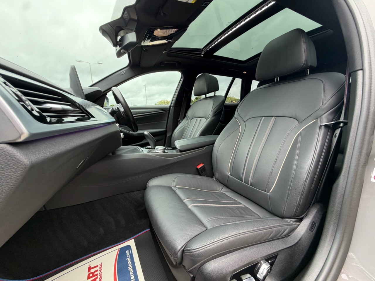 2022 BMW 5 SERIES 2.0 520d MHT M Sport Touring 5dr Diesel Hybrid Steptronic Euro 6 (s/s) (190 - vehicle photo 10 for sale on PureCar