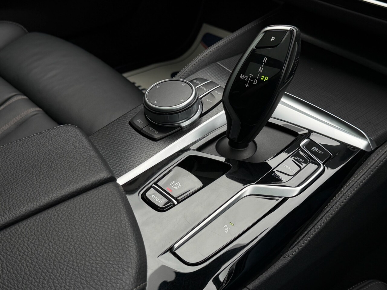 2022 BMW 5 SERIES 2.0 520d MHT M Sport Touring 5dr Diesel Hybrid Steptronic Euro 6 (s/s) (190 - vehicle photo 17 for sale on PureCar