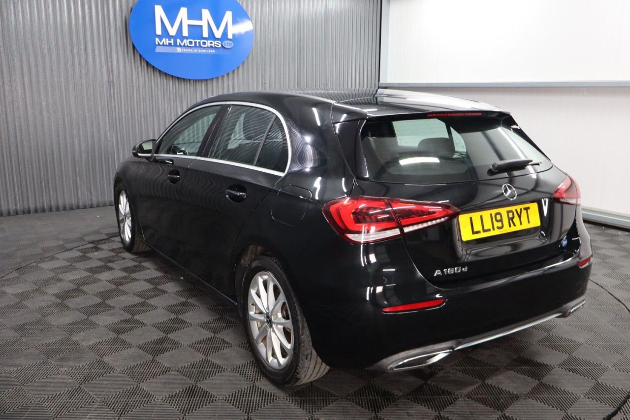 2019 MERCEDES A CLASS 1.5 A180d Sport Hatchback 5dr Diesel 7G-DCT Euro 6 (s/s) (116 ps) LONG MOT - vehicle photo 19 for sale on PureCar