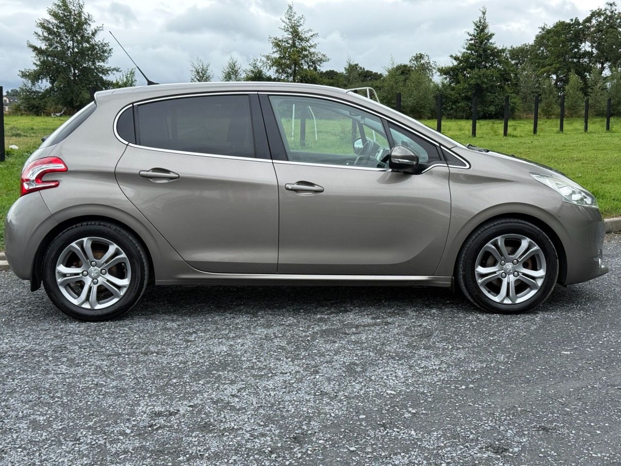 2014 PEUGEOT 1.6 e-HDi Allure Hatchback 5dr Diesel Manual Euro 5 (s/s) (92 ps) - vehicle photo 9 for sale on PureCar