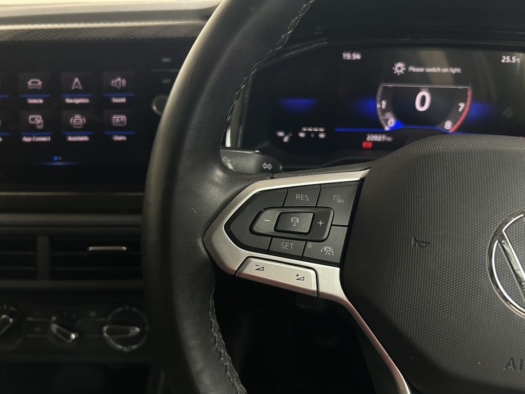 2023 Volkswagen Polo — image 15
