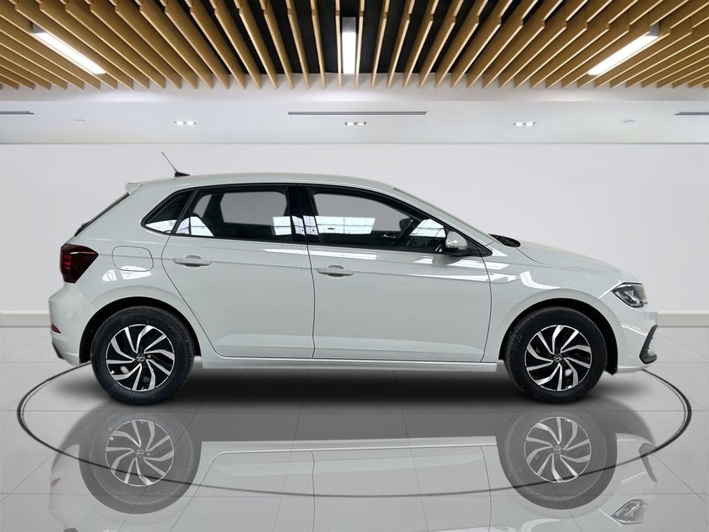 2023 Volkswagen Polo — image 9