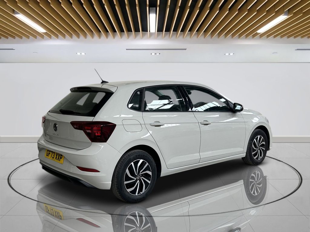 2023 Volkswagen Polo — image 8