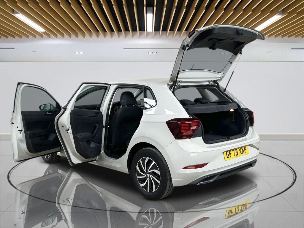 2023 Volkswagen Polo — image 10
