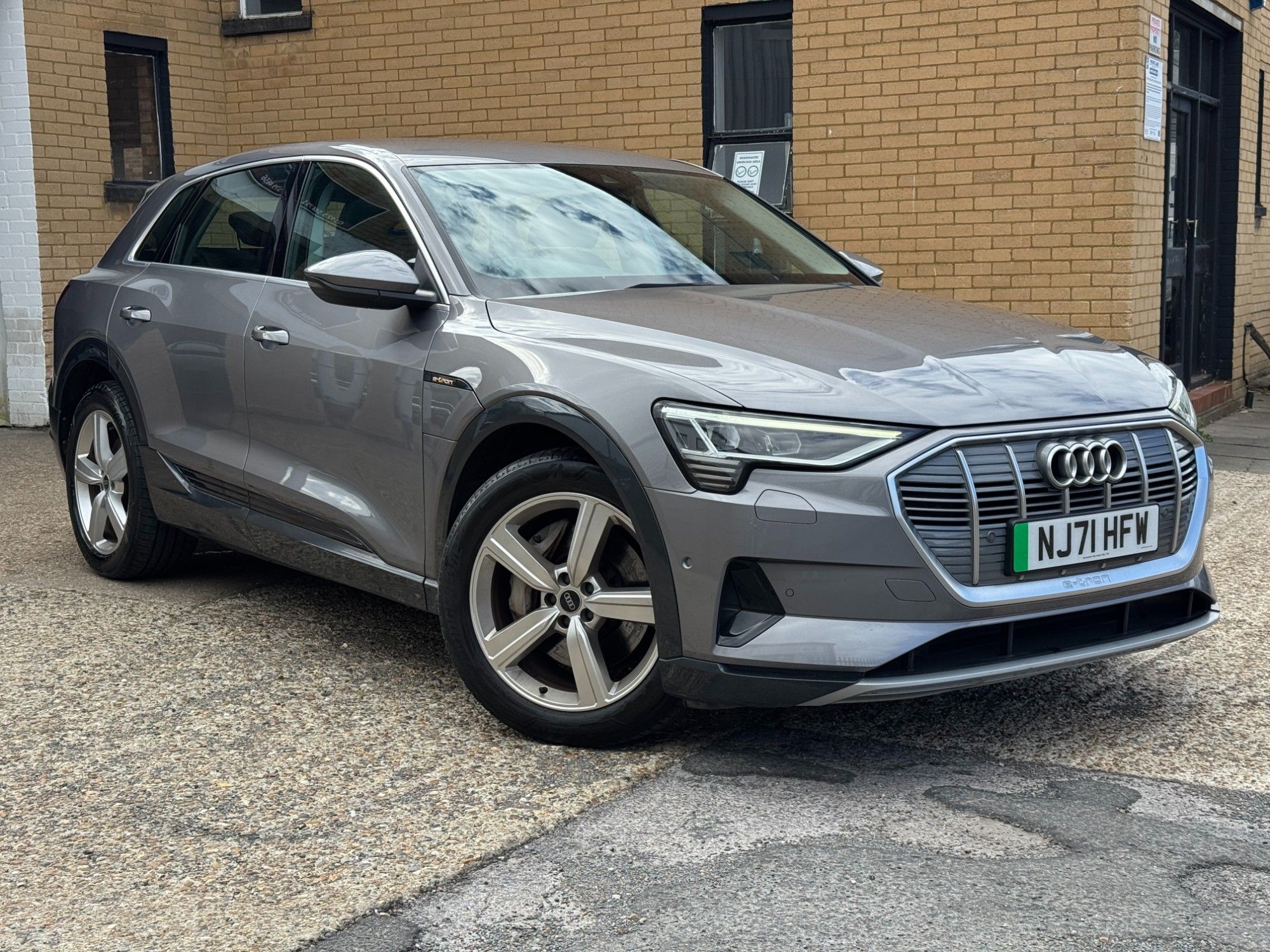 AUDI E-TRON