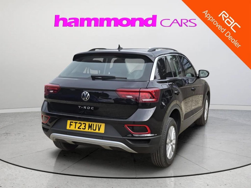 2023 Volkswagen T-Roc — image 3