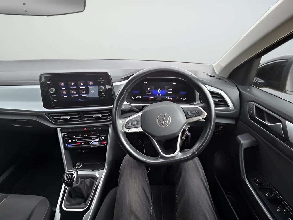 2023 Volkswagen T-Roc — image 7