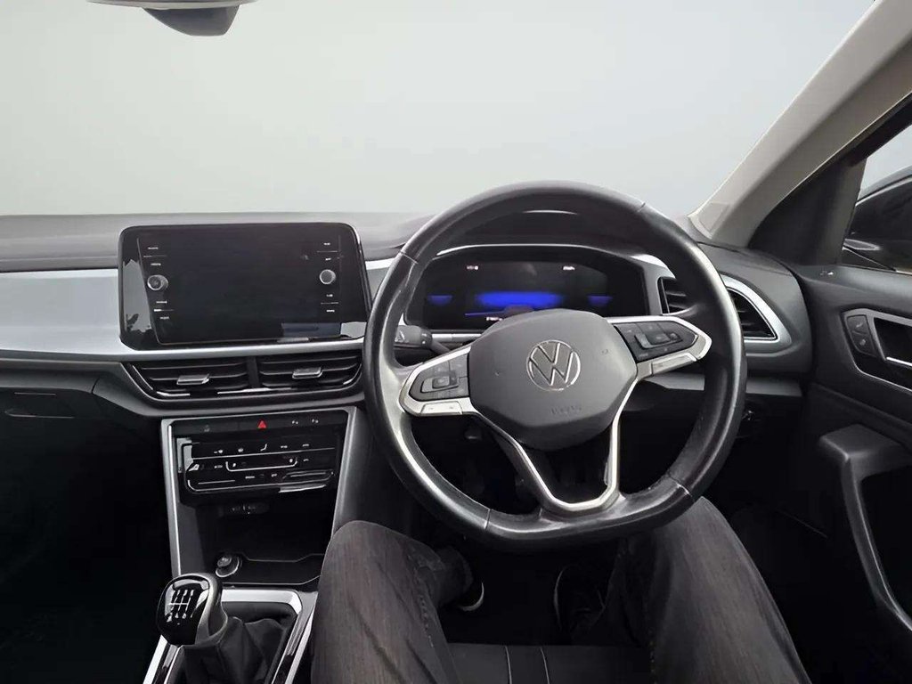 2023 Volkswagen T-Roc — image 8