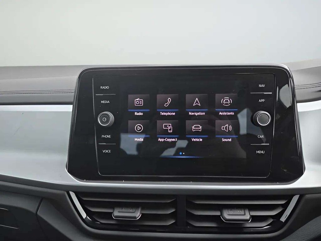 2023 Volkswagen T-Roc — image 11