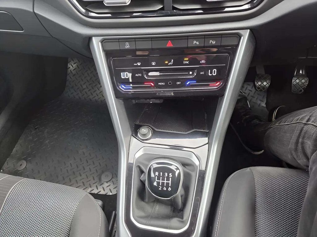 2023 Volkswagen T-Roc — image 12