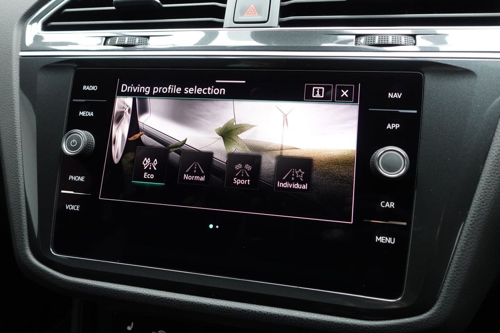 2020 Volkswagen Tiguan — image 21