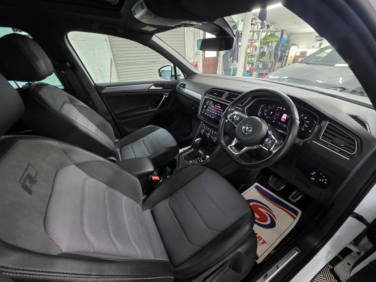 2020 VOLKSWAGEN TIGUAN 2.0 TDI R-Line Tech SUV 5dr Diesel DSG Euro 6 (s/s) (150 ps) 1 Owner from n - vehicle photo 10 for sale on PureCar
