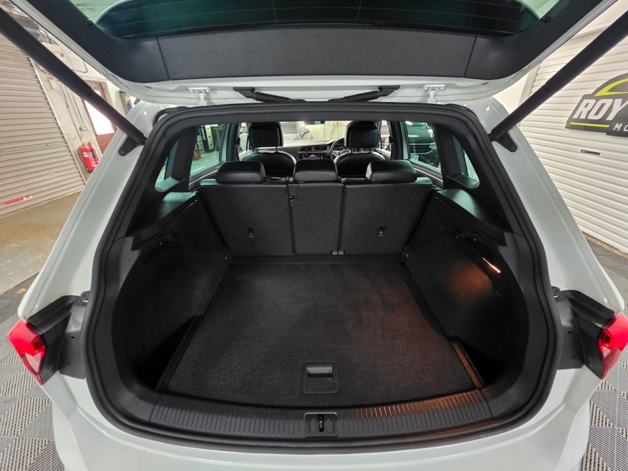 2020 VOLKSWAGEN TIGUAN 2.0 TDI R-Line Tech SUV 5dr Diesel DSG Euro 6 (s/s) (150 ps) 1 Owner from n - vehicle photo 15 for sale on PureCar