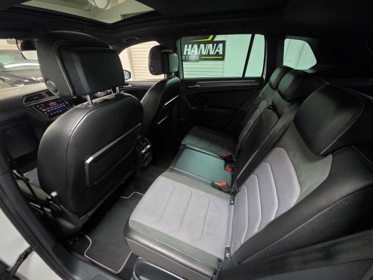 2020 VOLKSWAGEN TIGUAN 2.0 TDI R-Line Tech SUV 5dr Diesel DSG Euro 6 (s/s) (150 ps) 1 Owner from n - vehicle photo 17 for sale on PureCar