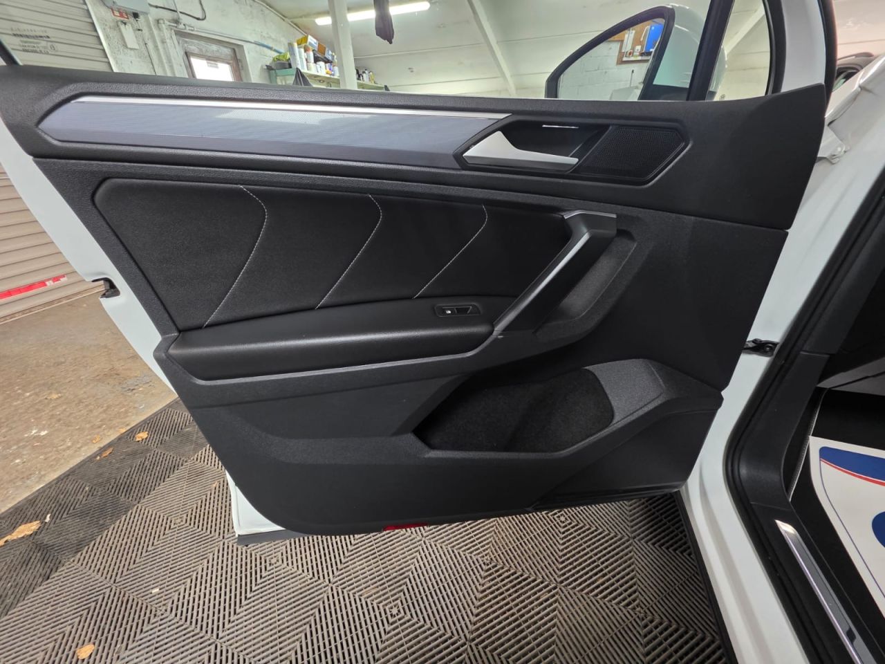 2020 VOLKSWAGEN TIGUAN 2.0 TDI R-Line Tech SUV 5dr Diesel DSG Euro 6 (s/s) (150 ps) 1 Owner from n - vehicle photo 18 for sale on PureCar