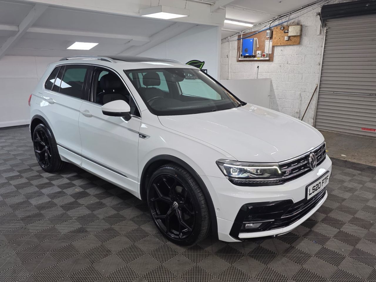 2020 VOLKSWAGEN TIGUAN 2.0 TDI R-Line Tech SUV 5dr Diesel DSG Euro 6 (s/s) (150 ps) 1 Owner from n - vehicle photo 24 for sale on PureCar