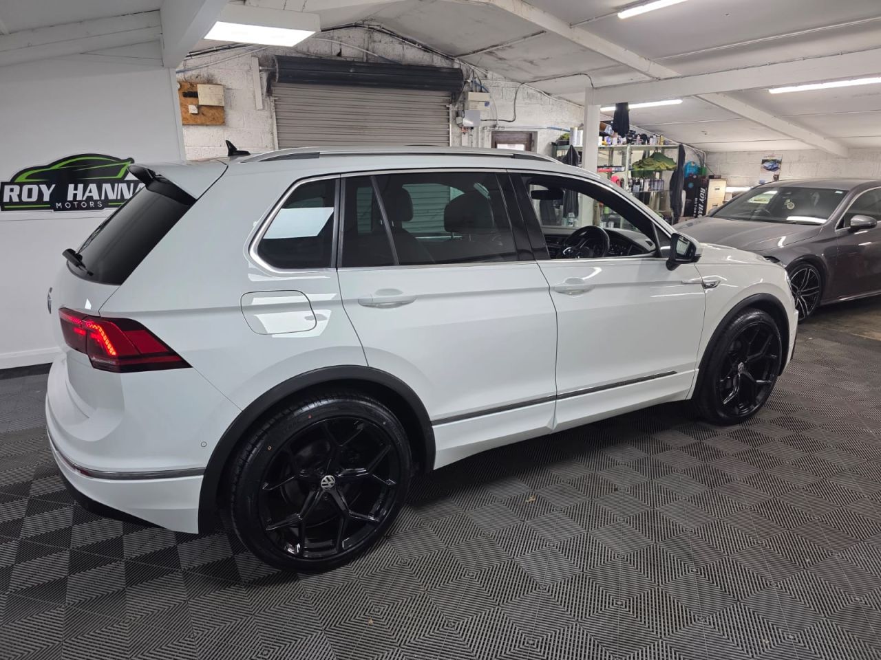 2020 VOLKSWAGEN TIGUAN 2.0 TDI R-Line Tech SUV 5dr Diesel DSG Euro 6 (s/s) (150 ps) 1 Owner from n - vehicle photo 25 for sale on PureCar