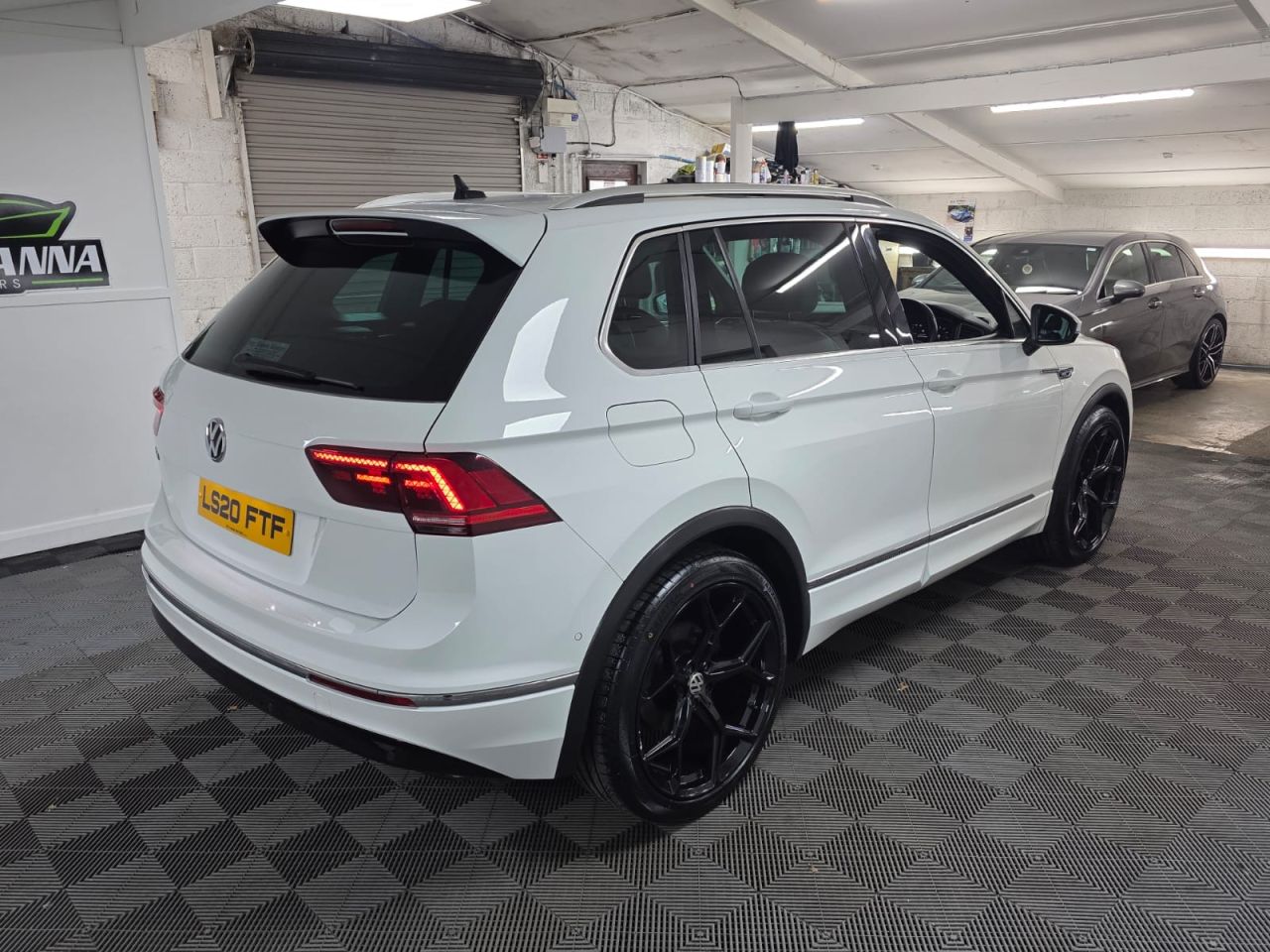2020 VOLKSWAGEN TIGUAN 2.0 TDI R-Line Tech SUV 5dr Diesel DSG Euro 6 (s/s) (150 ps) 1 Owner from n - vehicle photo 26 for sale on PureCar