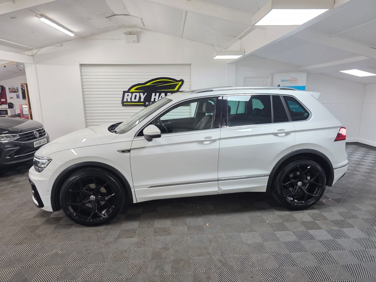 2020 VOLKSWAGEN TIGUAN 2.0 TDI R-Line Tech SUV 5dr Diesel DSG Euro 6 (s/s) (150 ps) 1 Owner from n - vehicle photo 29 for sale on PureCar