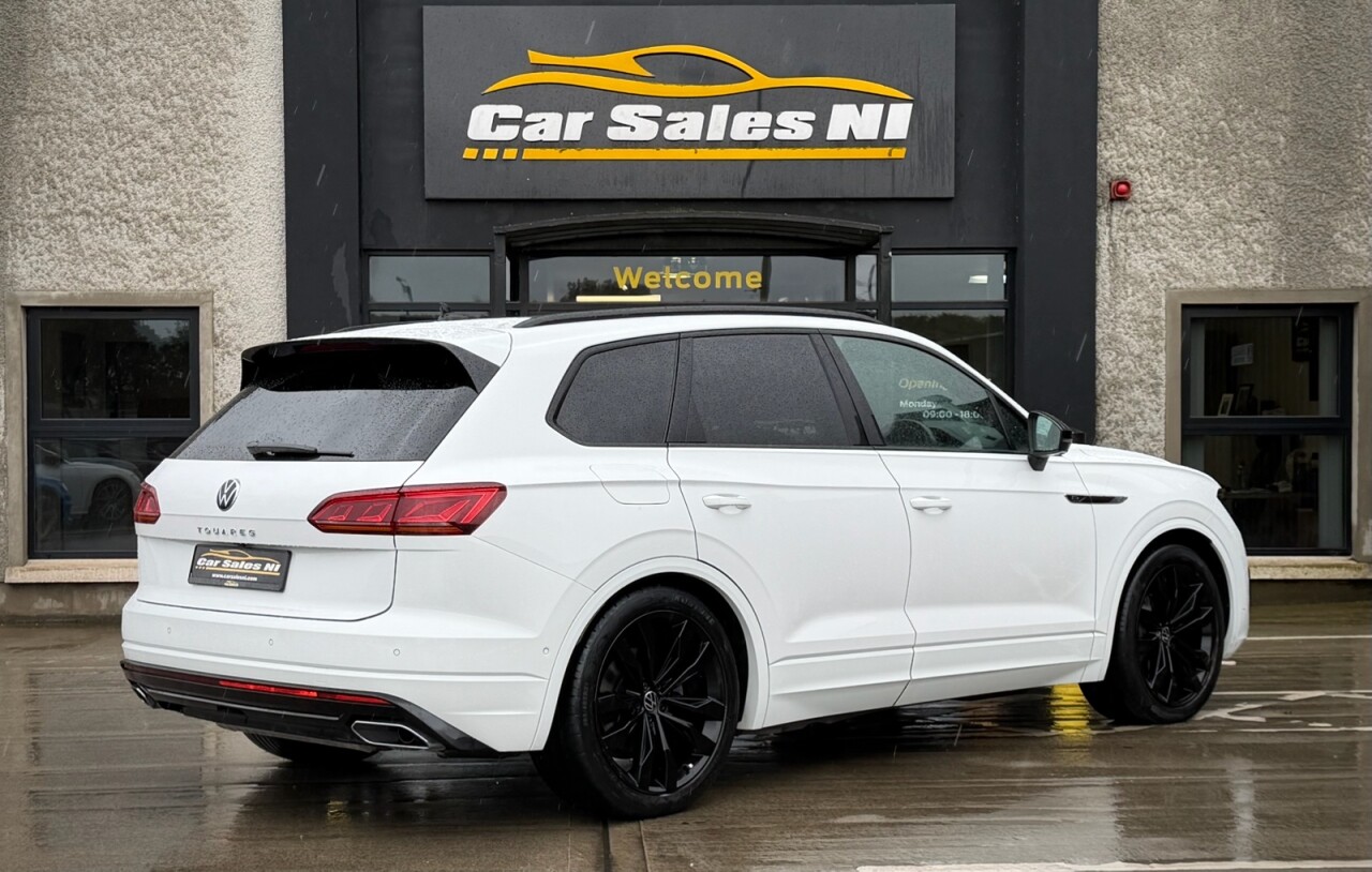 2023 VOLKSWAGEN TOUAREG 3.0 TDI V6 Black Edition SUV 5dr Diesel Tiptronic 4Motion Euro 6 (s/s) (231 - vehicle photo 4 for sale on PureCar