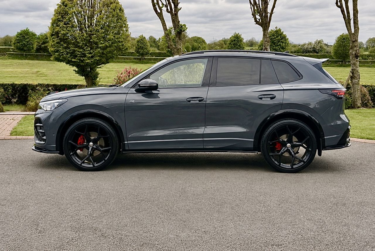 2024 VOLKSWAGEN TIGUAN 1.5 eTSI MHEV R-Line SUV 5dr Petrol Hybrid DSG Euro 6 (s/s) (150 ps) - vehicle photo 4 for sale on PureCar