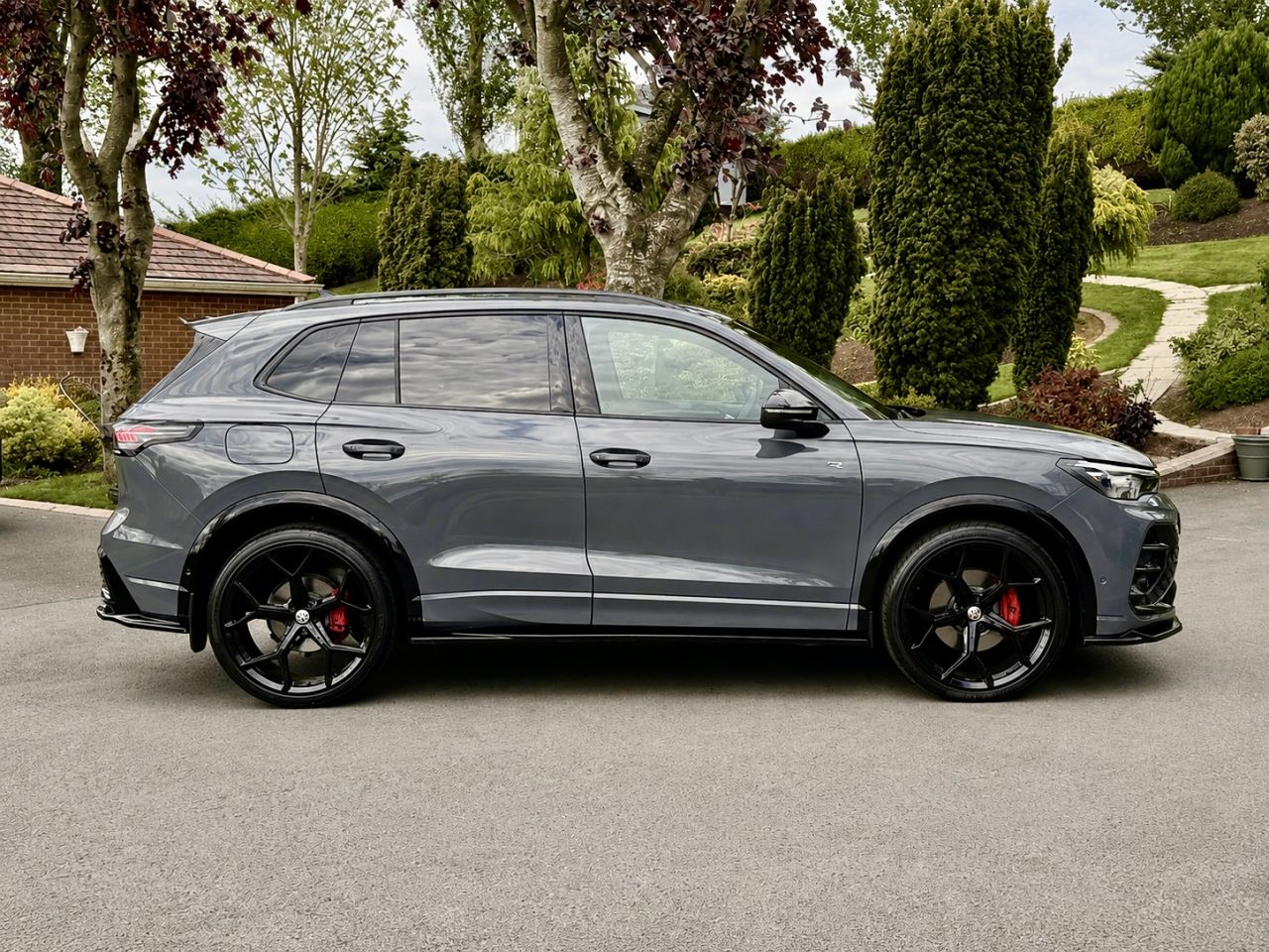 2024 VOLKSWAGEN TIGUAN 1.5 eTSI MHEV R-Line SUV 5dr Petrol Hybrid DSG Euro 6 (s/s) (150 ps) - vehicle photo 5 for sale on PureCar