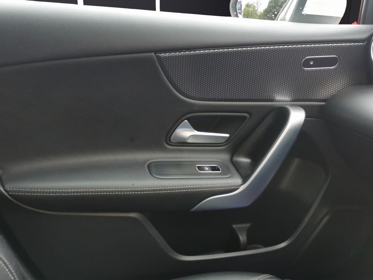 2019 MERCEDES A CLASS 1.5 A180d Sport (Executive) Hatchback 5dr Diesel 7G-DCT Euro 6 (s/s) (116 p - vehicle photo 16 for sale on PureCar