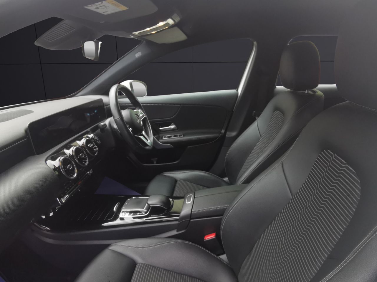 2019 MERCEDES A CLASS 1.5 A180d Sport (Executive) Hatchback 5dr Diesel 7G-DCT Euro 6 (s/s) (116 p - vehicle photo 17 for sale on PureCar